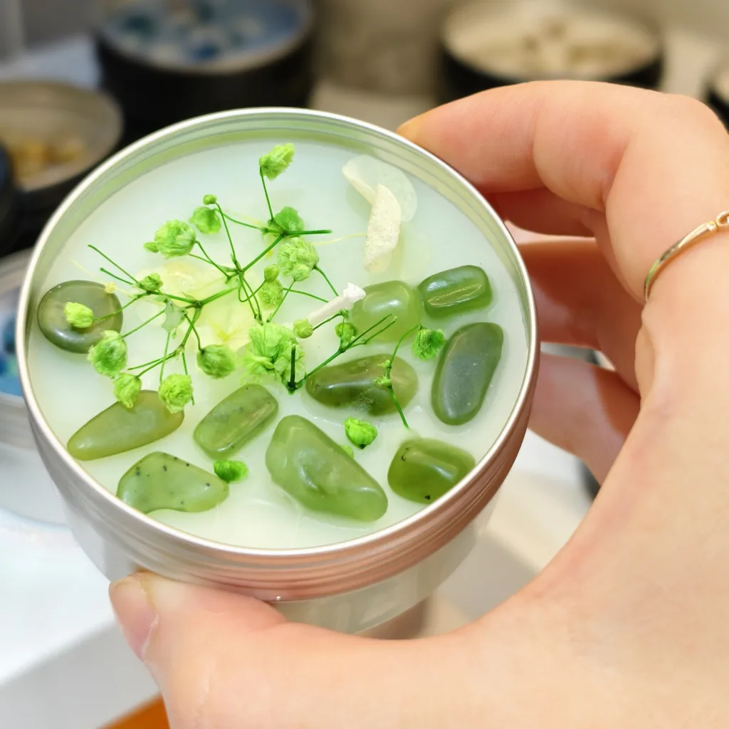 Crystal Candle in Tin vs Glass Jar: Which Looks Better? 2 Crystal Tin Candle1