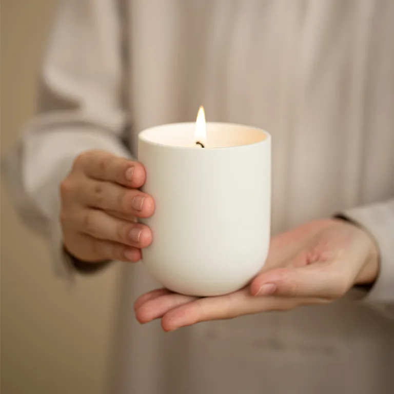 Minimalist White Ceramic Candle4